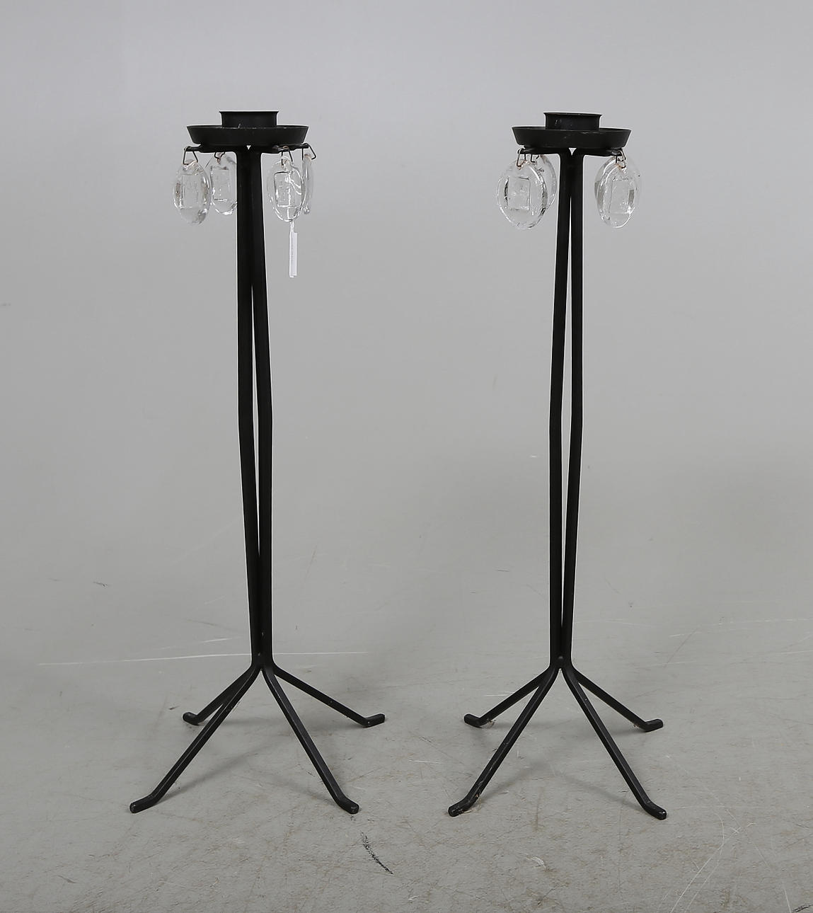 LJUSSTAKAR, ett par, smide och glas, möjligen Erik Höglund.