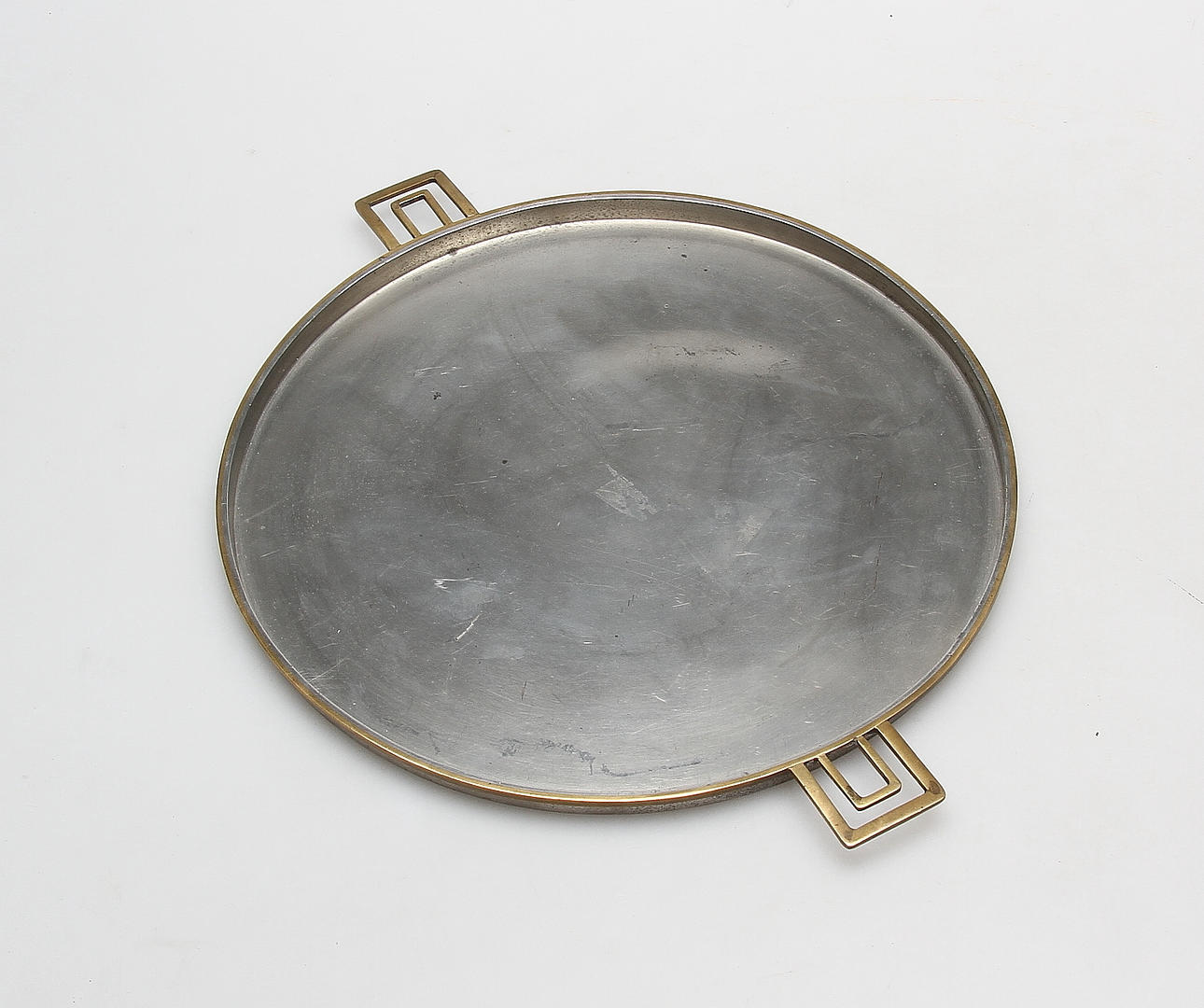 BRICKA, tenn och mässing, CG Hallberg, Stockholm 1930.