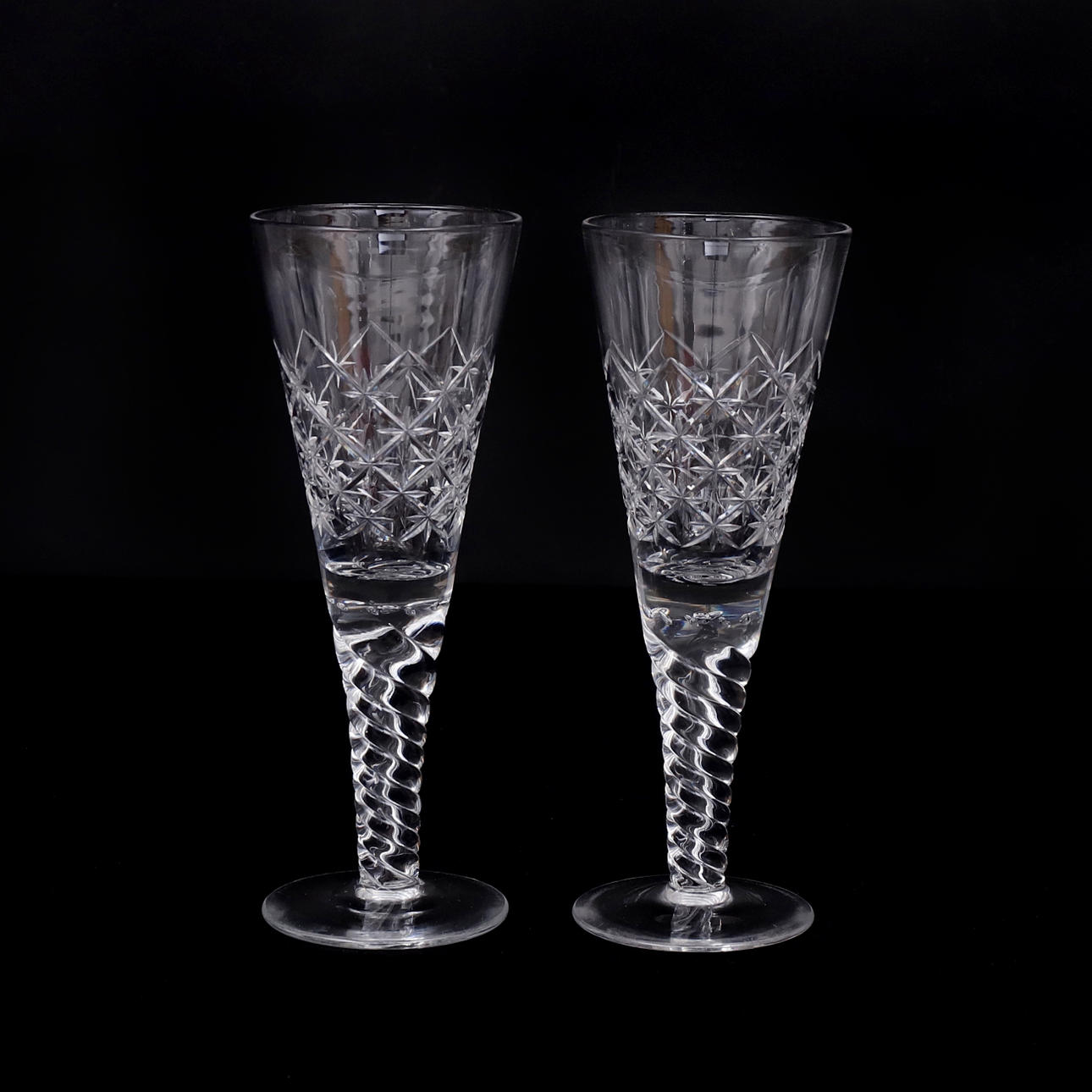 STORA VINGLAS, ett par, kristallglas.