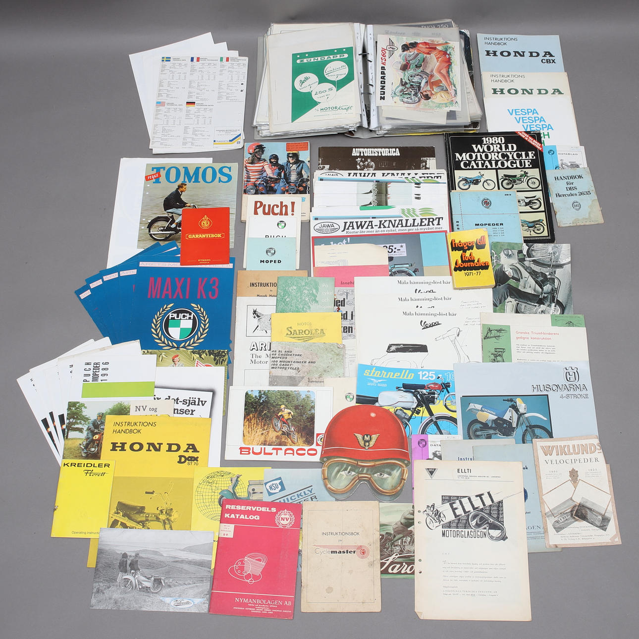 A Collection handbooks, brochures & flyers, Mopeds & motorcycles. Books ...