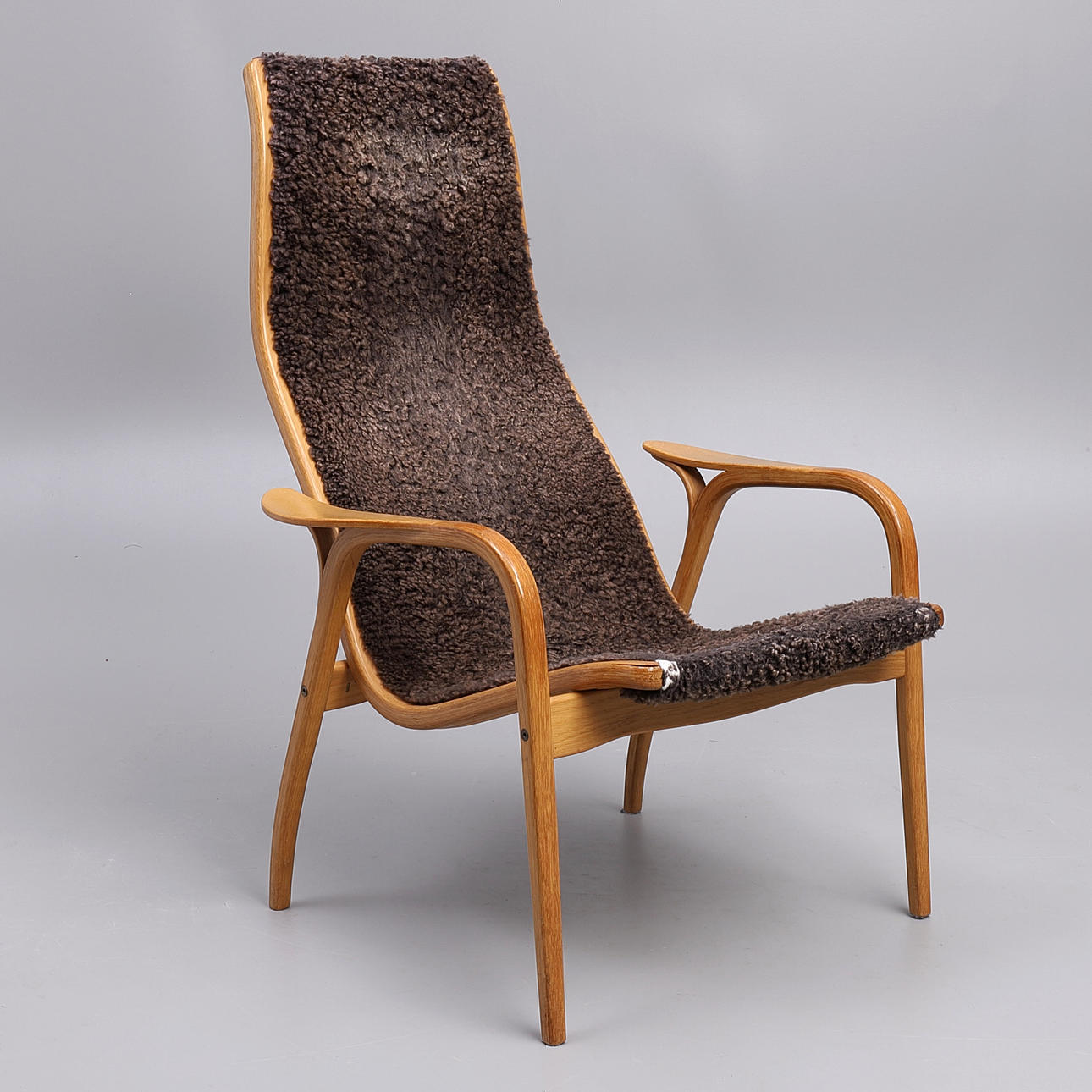 YNGVE EKSTRÖM. Sessel, "Lamino", Eiche, Schweden.