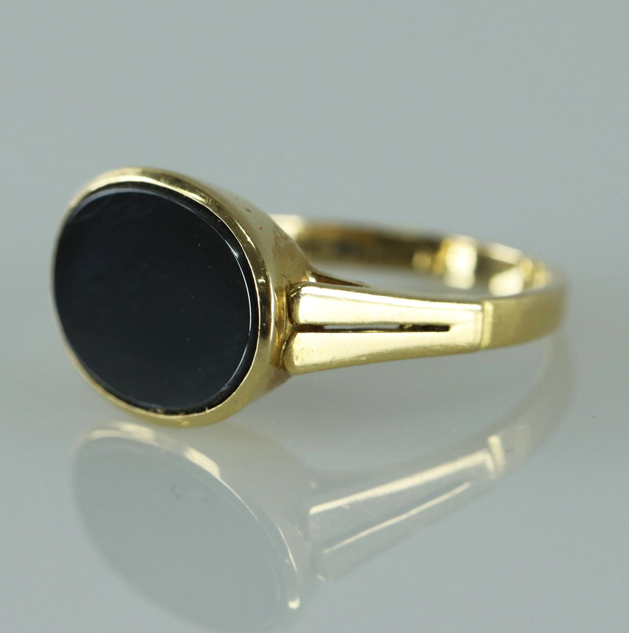 Signetring, guld 18K.