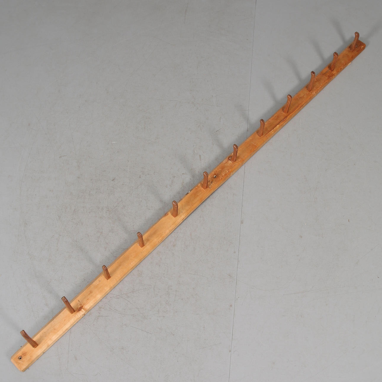 KNOPPBRÄDA, træ, 20. århundrede.