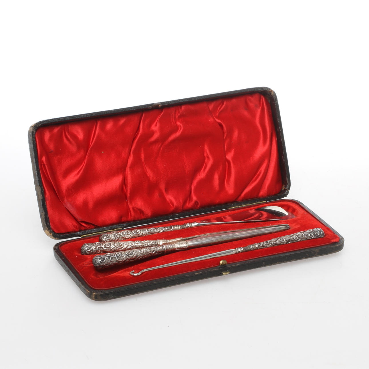 HANDSK- och SKOTILLBEHÖR, 3 delar, silverskaft.