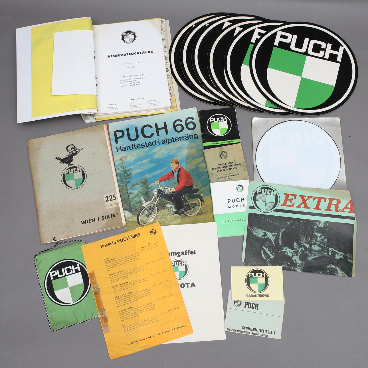 PUCH, 18 delar, bl.a. skyltar.