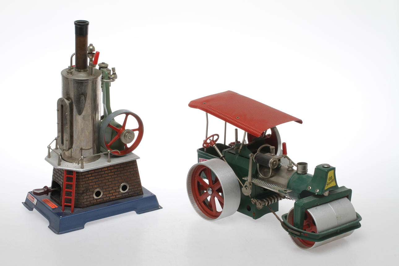 ÅNGMASKINER WILESCO 2 stycken. Stående och ångvält.