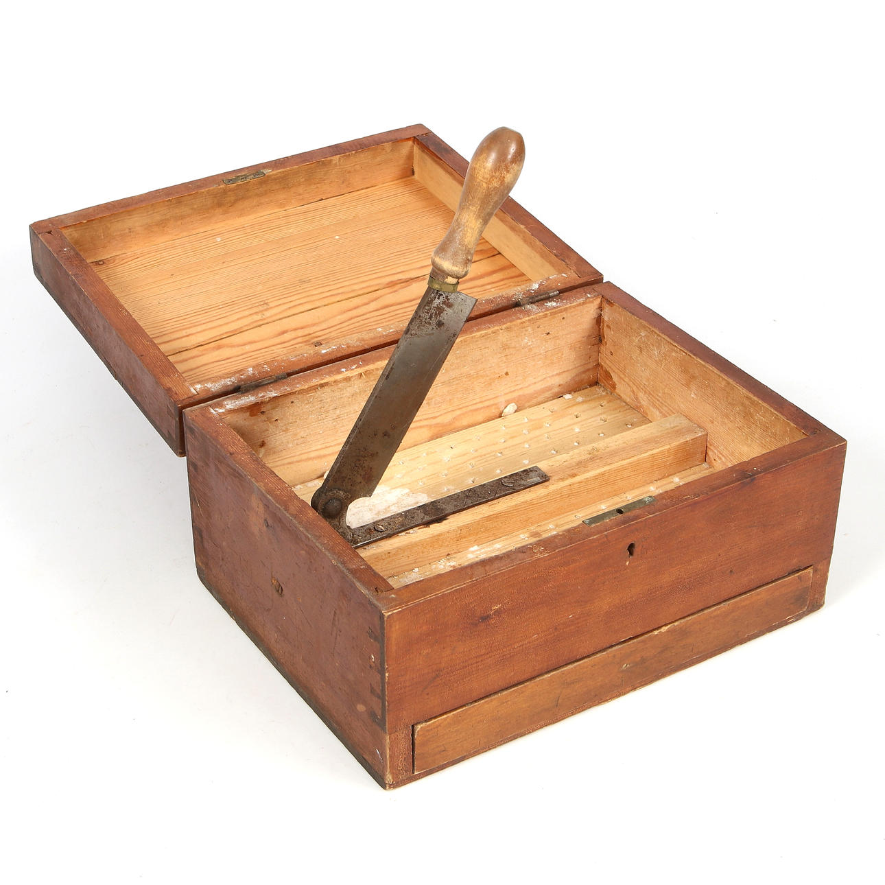 SOCKERLÅDA med kniv, 1900-tal.