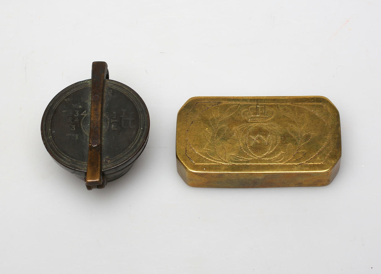 MÄSSINGSFÖREMÅL, Viktsats, Dosa.