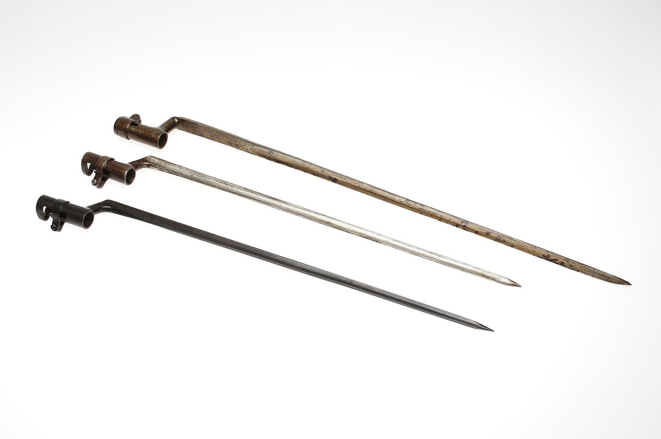 BAJONETTER, 1 par+ 1, Husqvarna, 1800-tal.