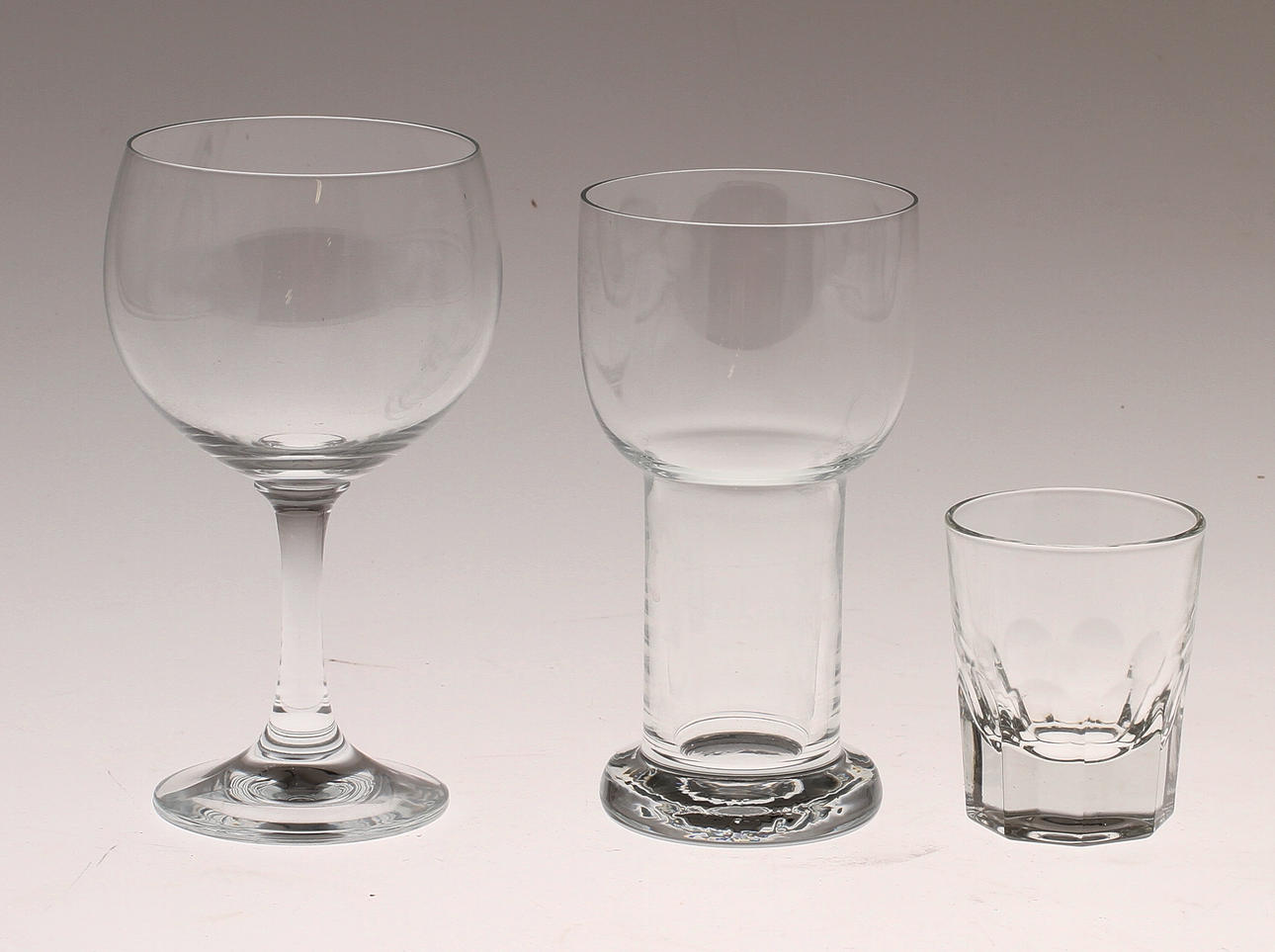 PARTI GLAS, 18 delar, bland annat "Picnic Kosta Boda. 1900-tal.