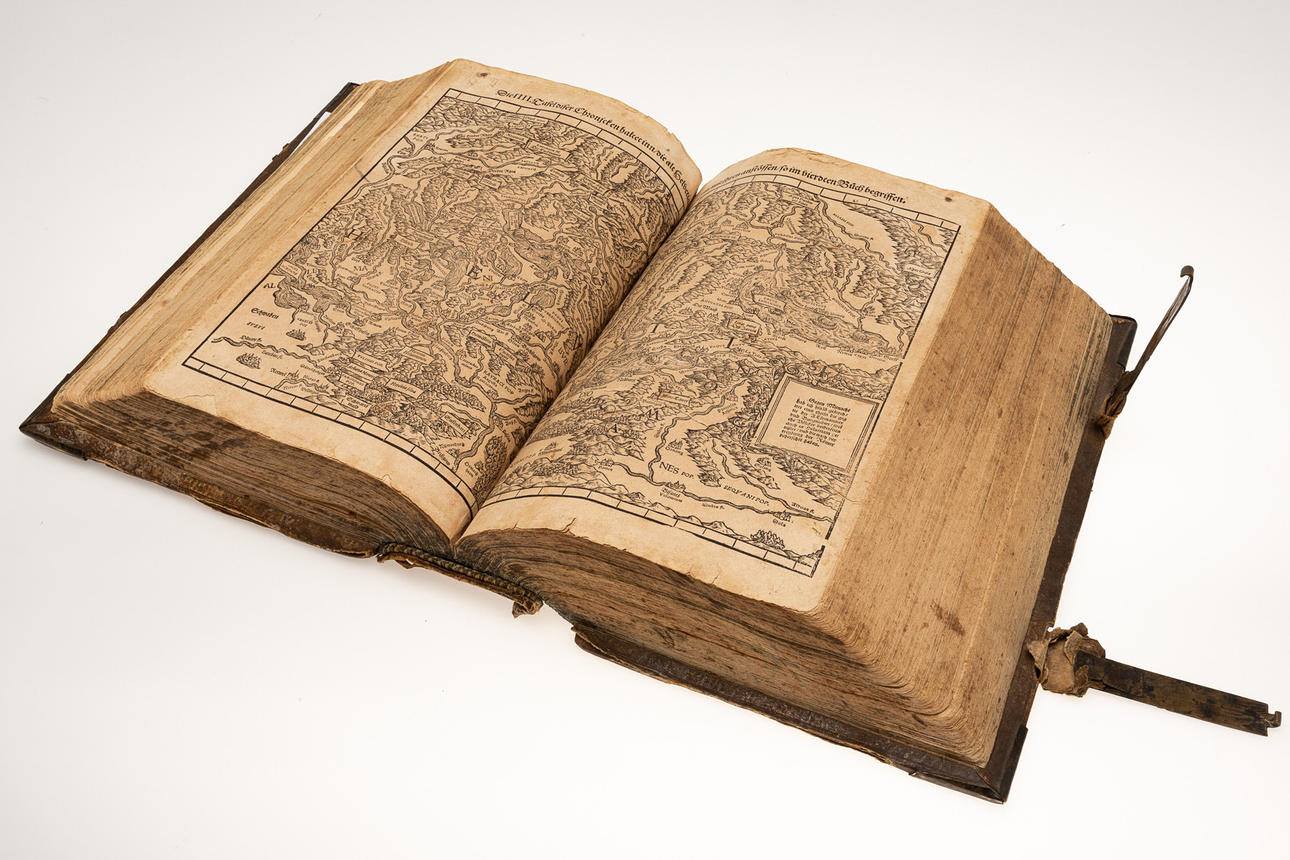 JOHAN STUMPF. Schweizer Chronik, Leder, Messing, Zürich, 1606.