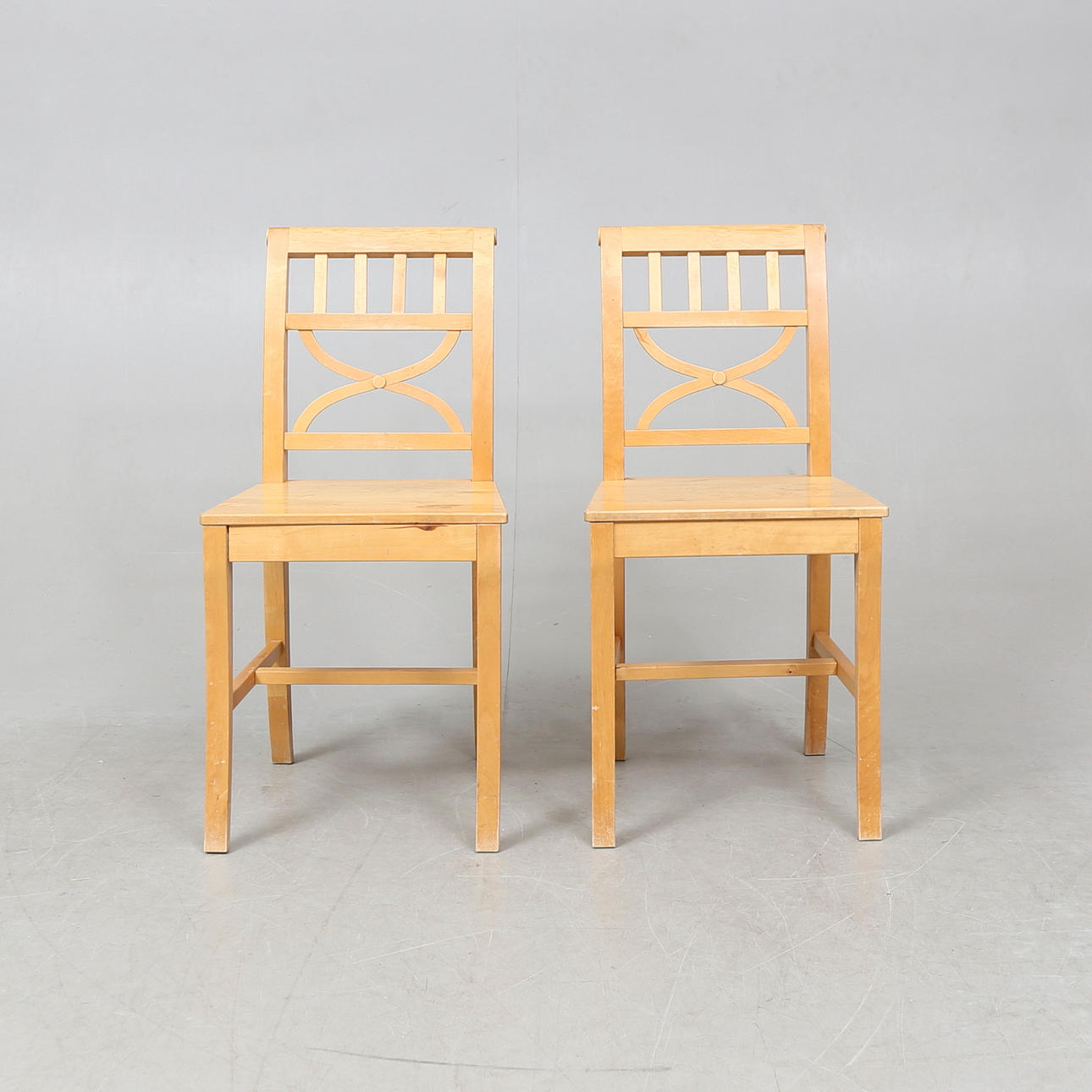 ÖSTGÖTASTOLAR, ett par, Mjölby snickeriverkstad.