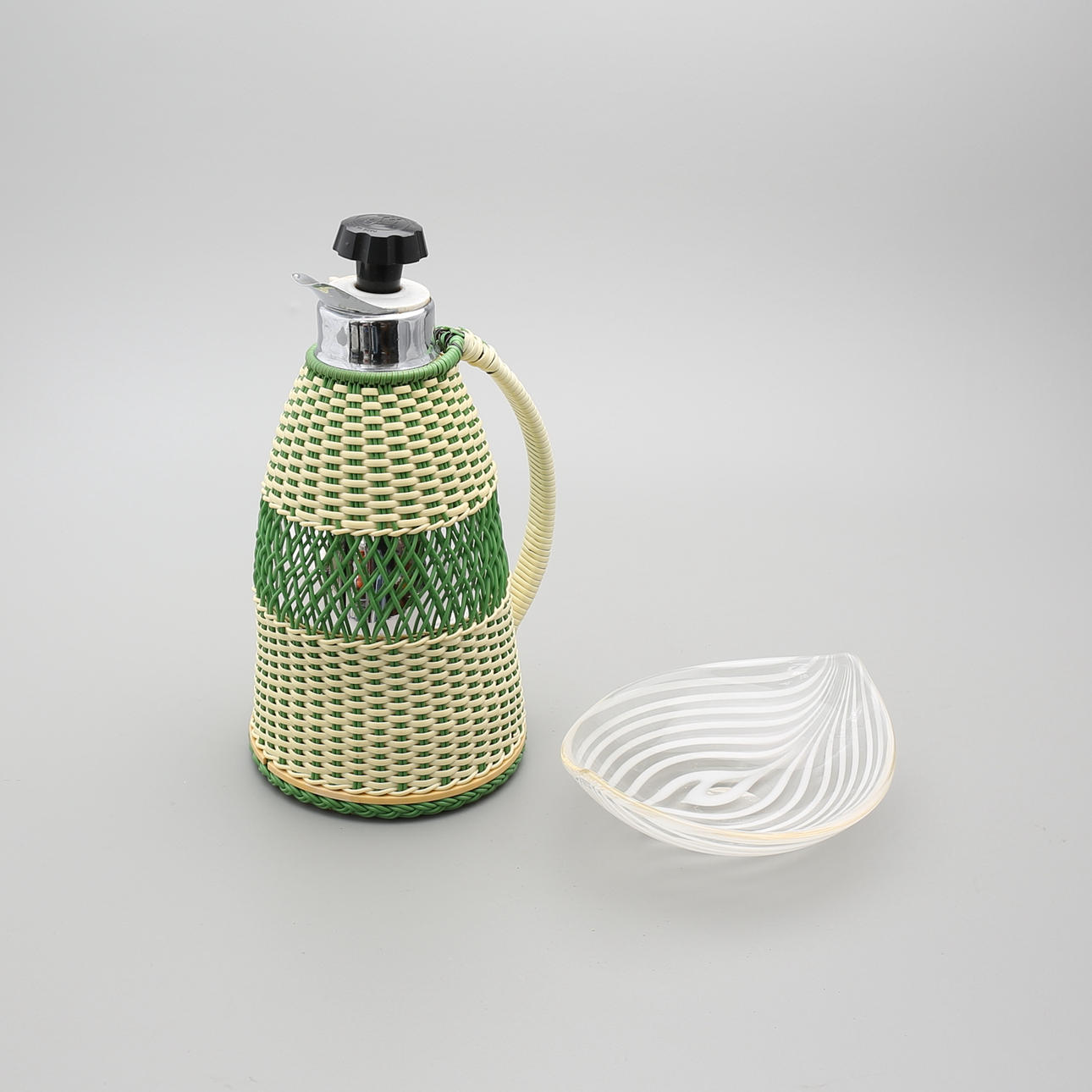 TV-KANNA samt SKÅL, glas, 1900-talets mitt.