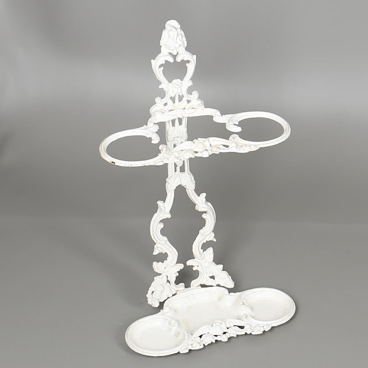 PARAPLYSTÄLL, vitmålad metall. Nyrokoko stil. 1900-talet.