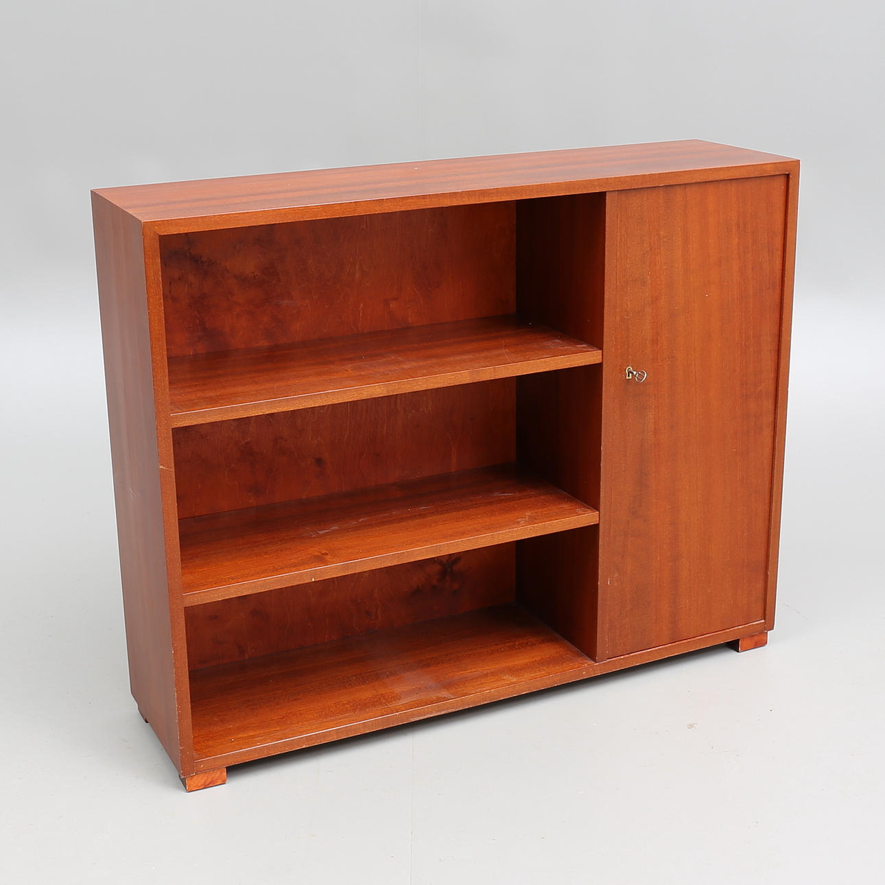 BOKHYLLA, funkis, 1900-talets första hälft.