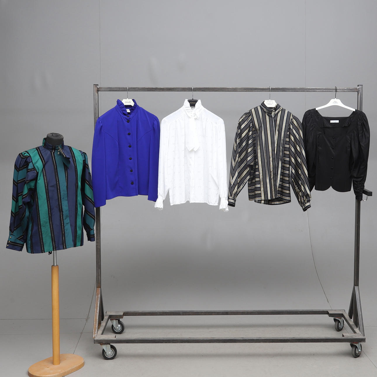 BLUSAR, 5 st b.la. Vera Mont och Amis.