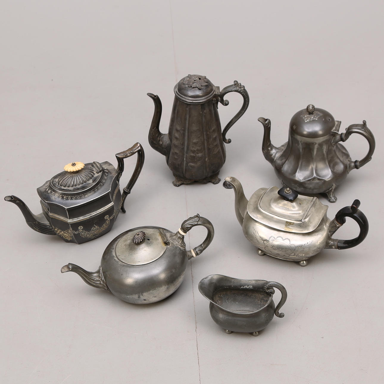 KANNOR 6 st metall, tekkannor, kaffekanna, gräddkanna, England.