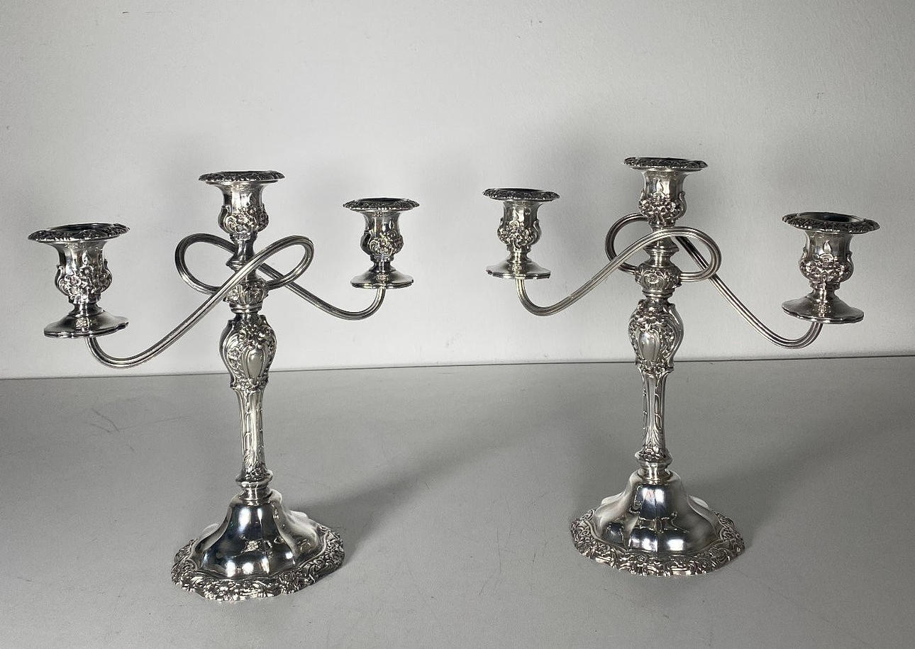 Zwei Dreiarmiger Kerzenständer, Versilbert.