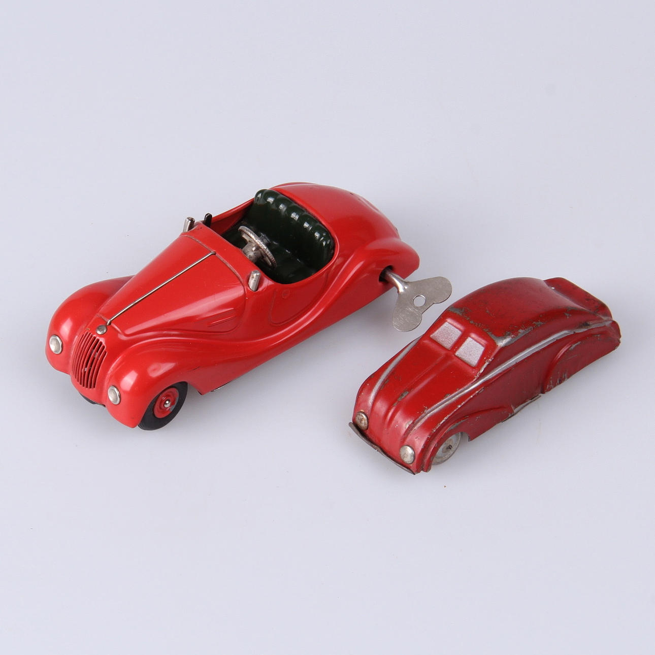 LEKSAKSBILAR, 2 st. plåt, varav ena Schuco Akustico 2002, 1940-tal.