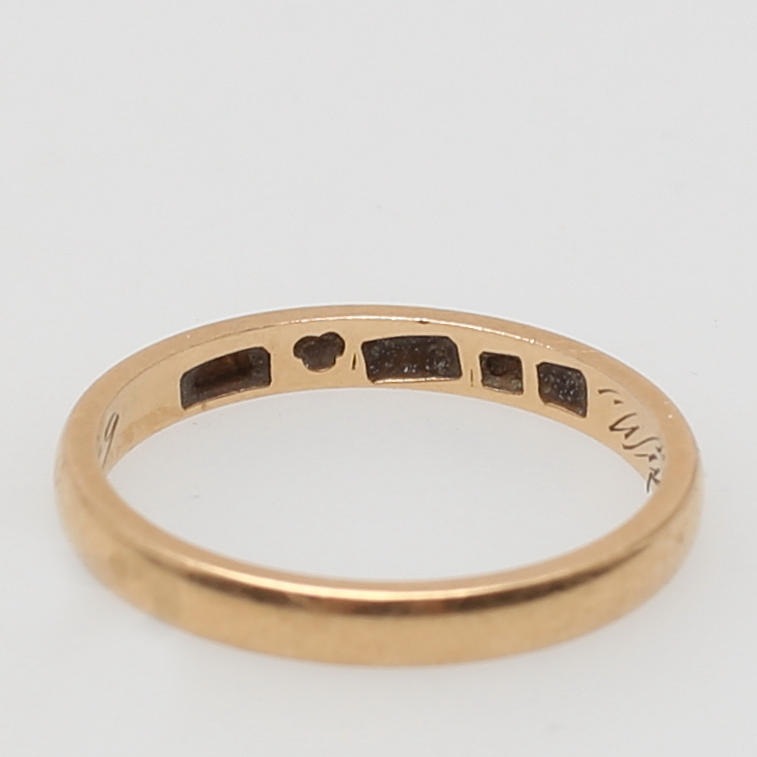 RING i gulguld.18K. Totalvikt 2,9 gram.