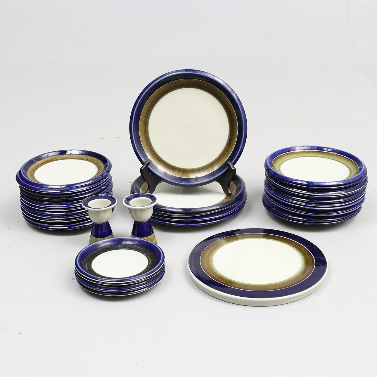 MATSERVIS (36), porslin, "Elisabeth", Marianne Westman, Rörstrand.