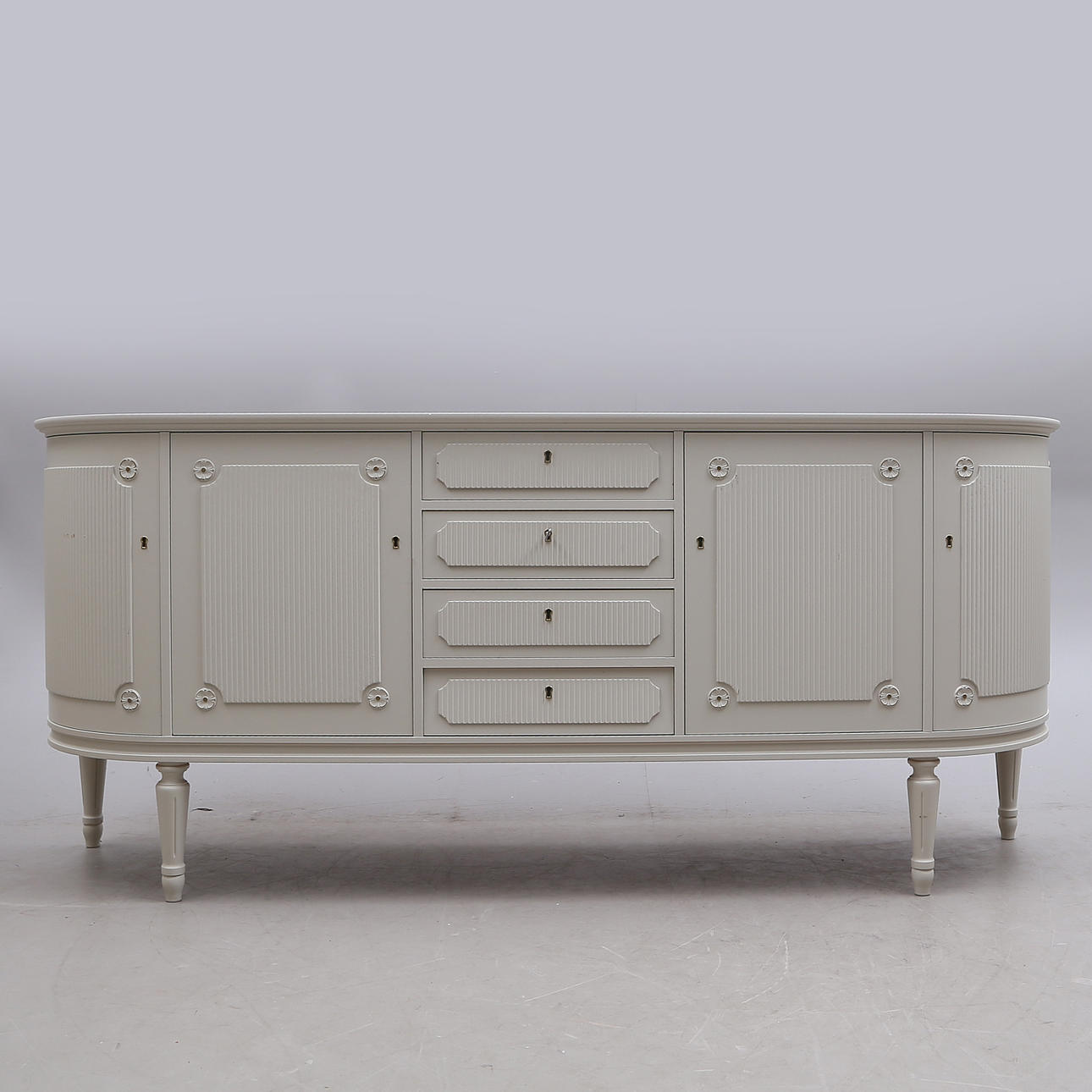 SKÆNK, gustaviansk stil, 1900-tallet.