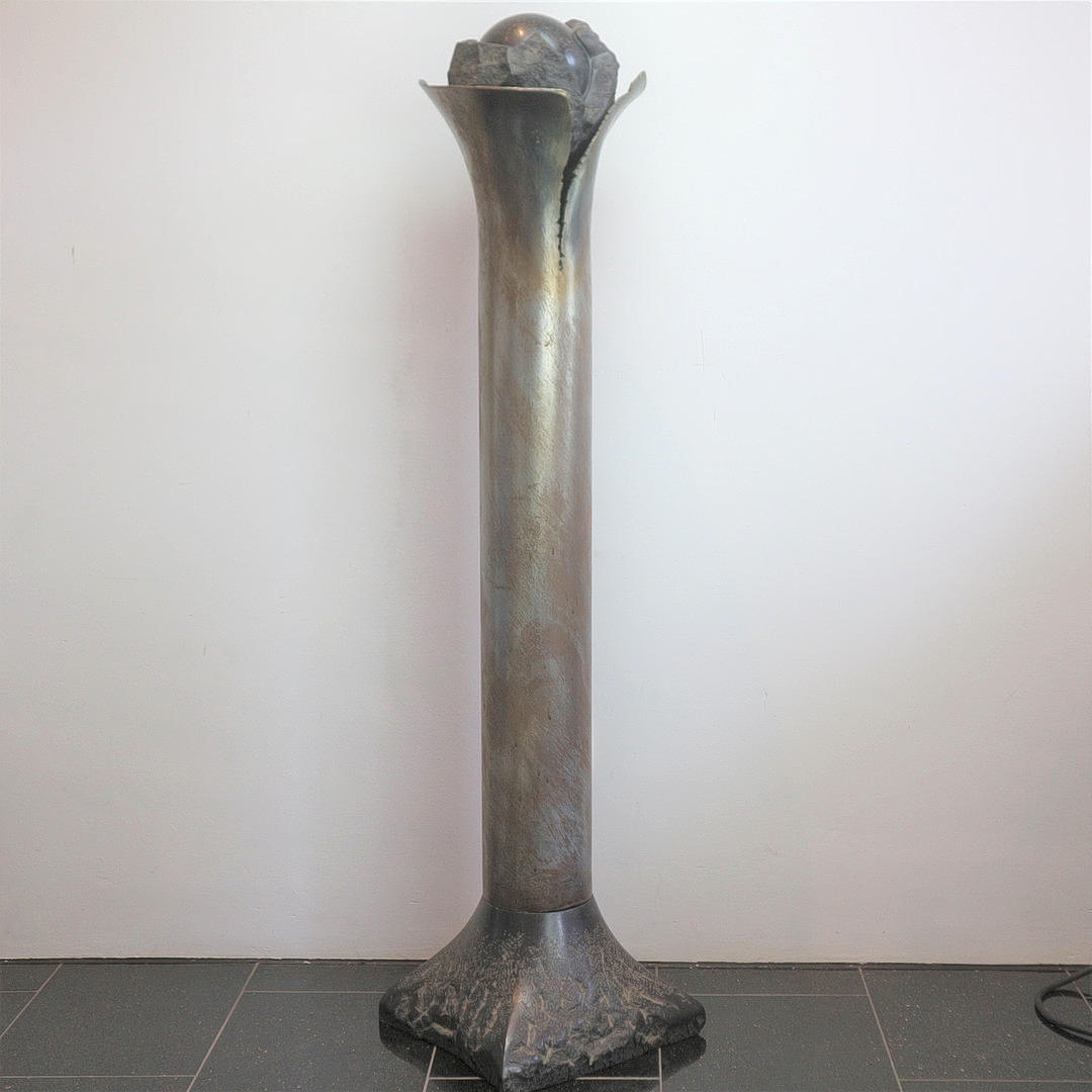 ABSTRAKTE STEIN METALL SKULPTUR.