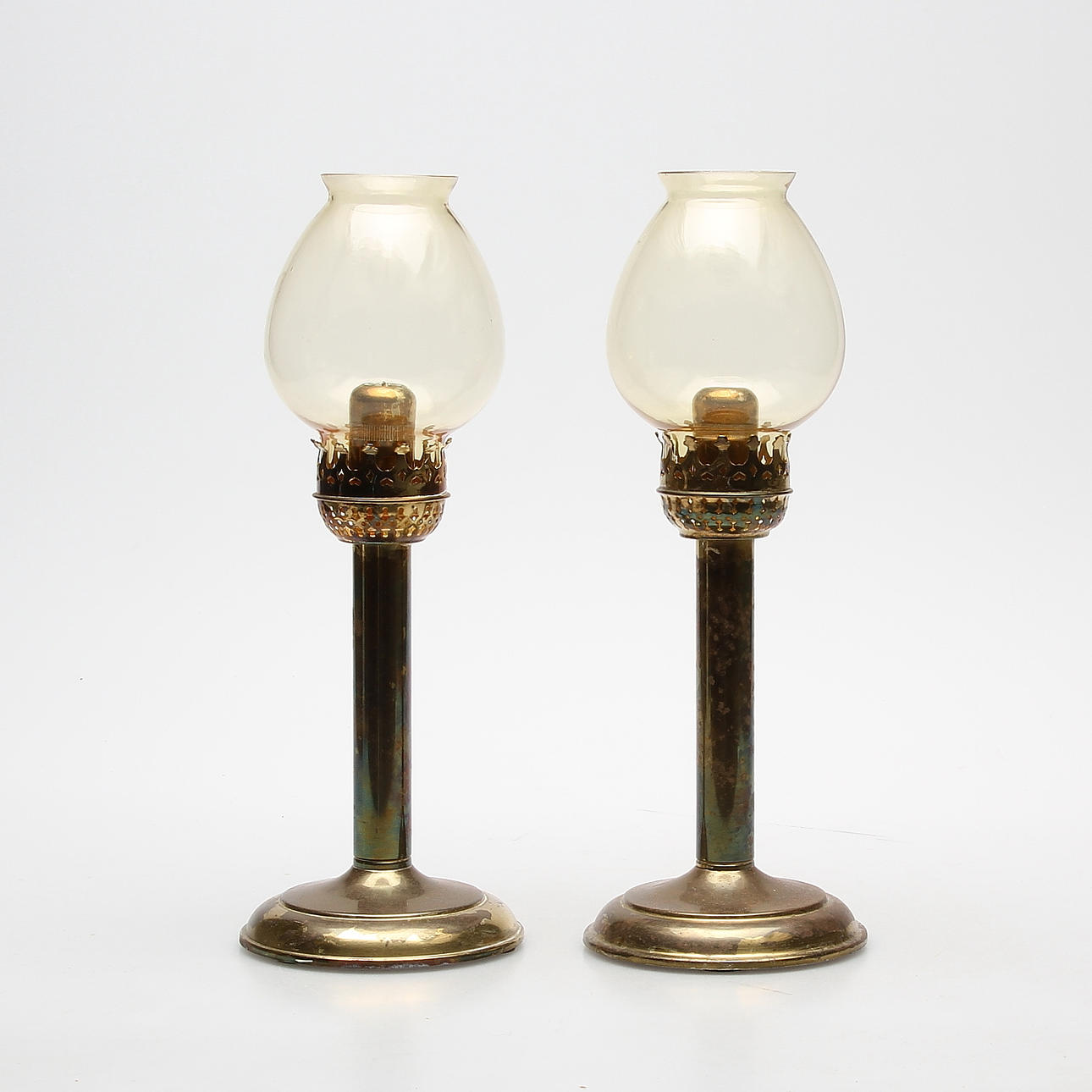 STORMLYKTOR, ett par, mässing och glas, Karlskrona Lampfabrik.