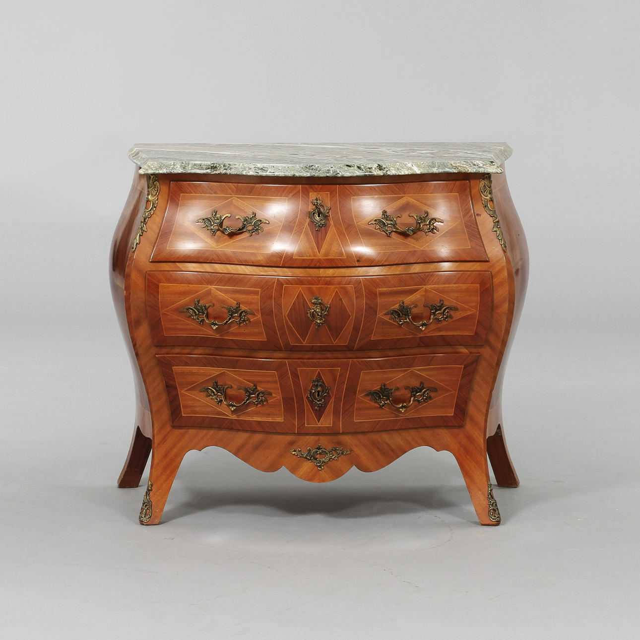 BYRÅ, Rokokostil, 1900-tal.