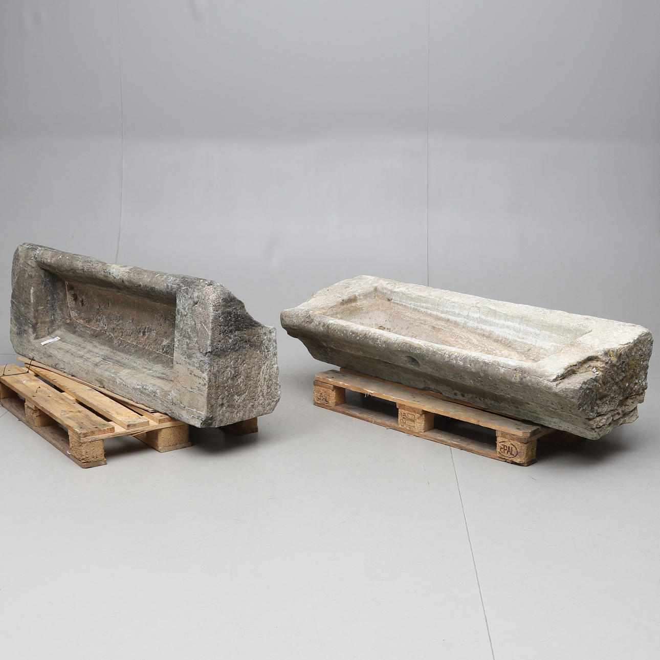 KRUBBOR, 2 st, kolmårdsmarmor, 1700-tal.