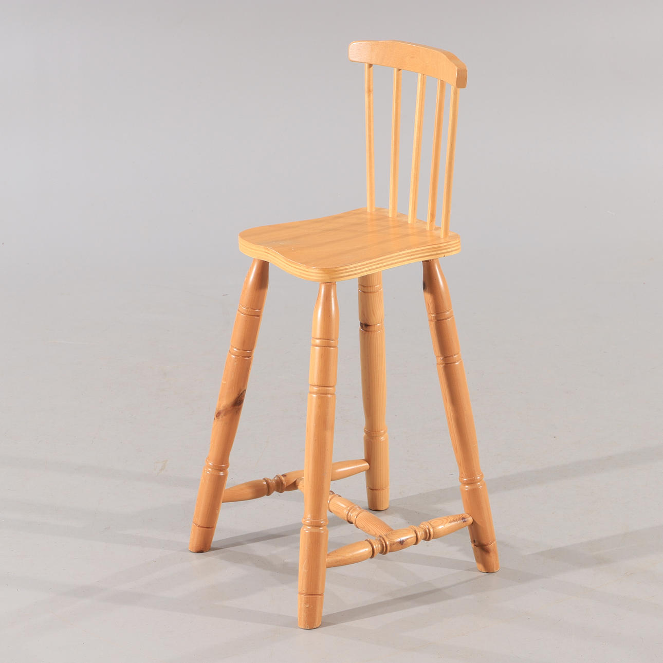 BARNPINNSTOL, bok/furu, 1900-tal.