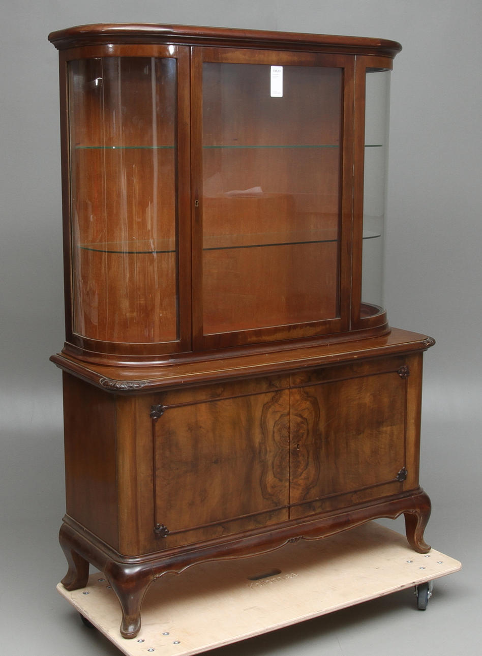 VITRINSKÅP, Louis XV-stil, 1900-tal.