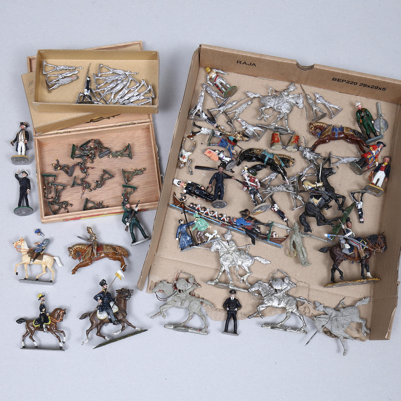 TIN FIGURES various manufacturers, about 60 pieces.