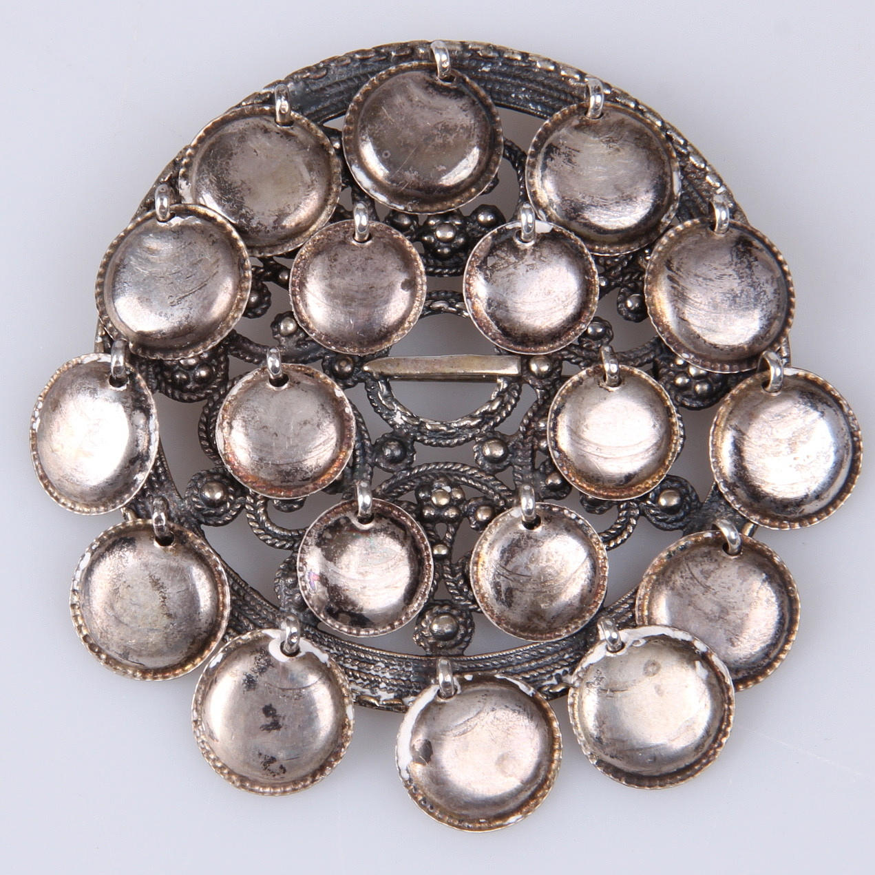 DRÄKTSMYCKE, till folkdräkt, silver.