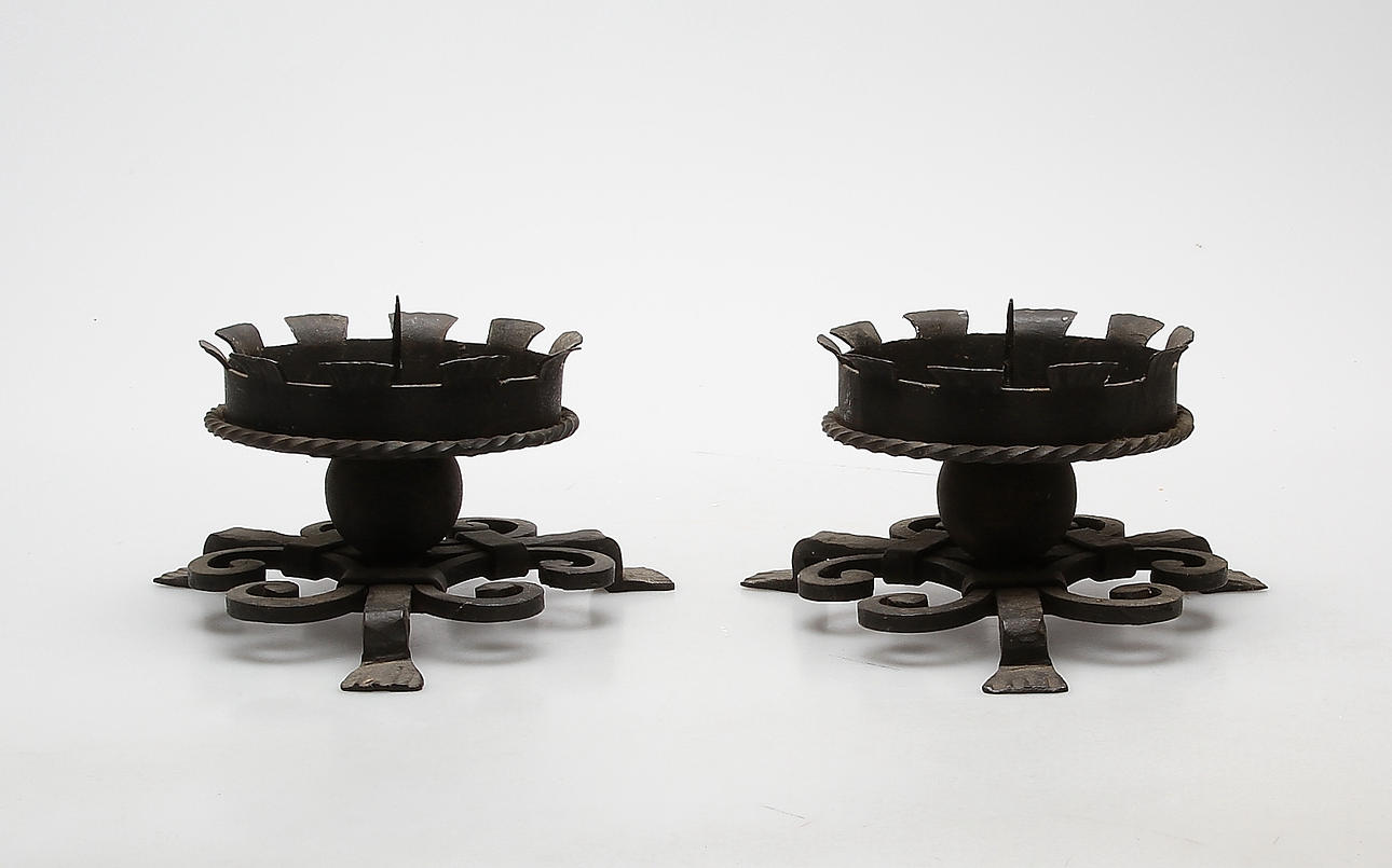 LJUSSTAKAR, ett par, järn och trä, 1900-tal.