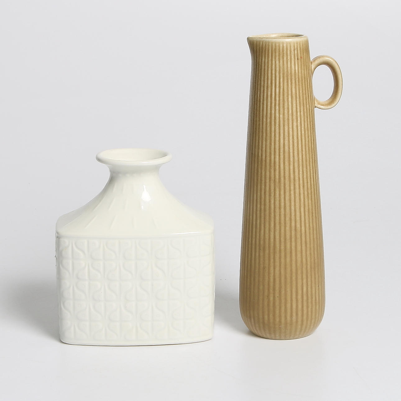 VASER, 2 st, stengods,"Ritzi" och "Domino", Gunnar Nylund, Rörstrand.