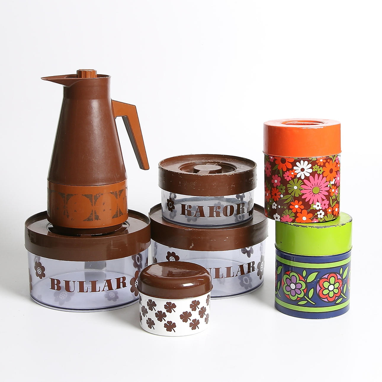 BURKAR, 7 delar, plast och plåt, bl.a. "Sally" Nils Johan samt TERMOS, June, 1970-tal.