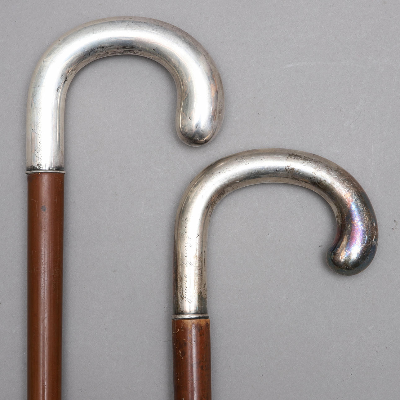 BASTONES, 2 uds, con muletas plateadas.