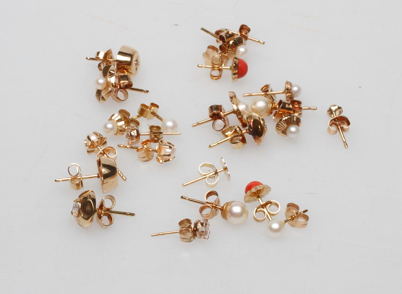 ÖRHÄNGEN, 12 par, 18k guld, vikt ca 10 gr.