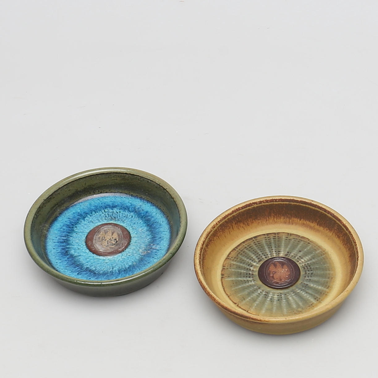 SKÅLAR. 2 st. Farsta gods, WIlhelm Kåge.