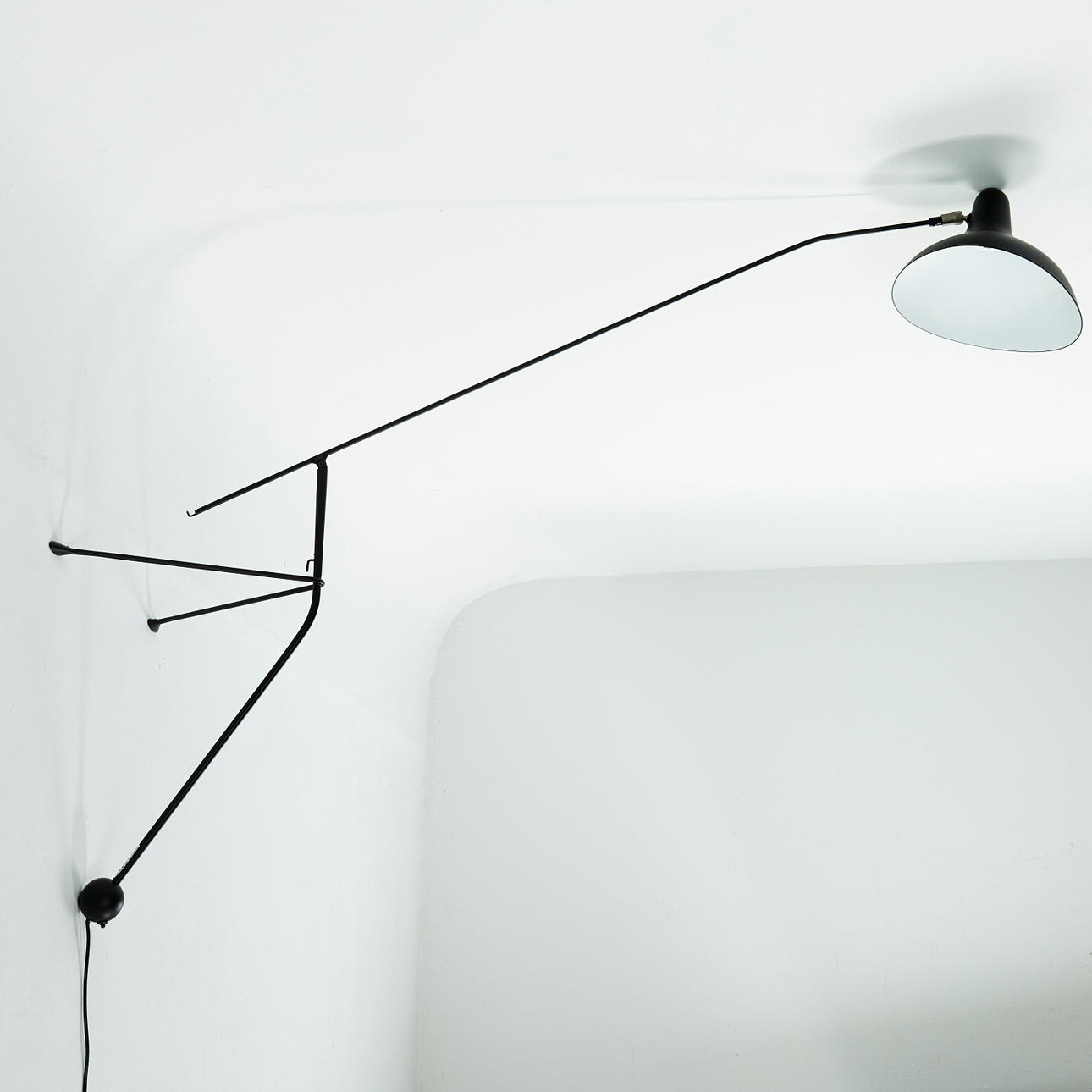 BERNARD SCHOTTLANDER. væglampe, "Mantis BS2", moderne, til Lampe B Schottlander, matlakeret metal med forniklet detalje.