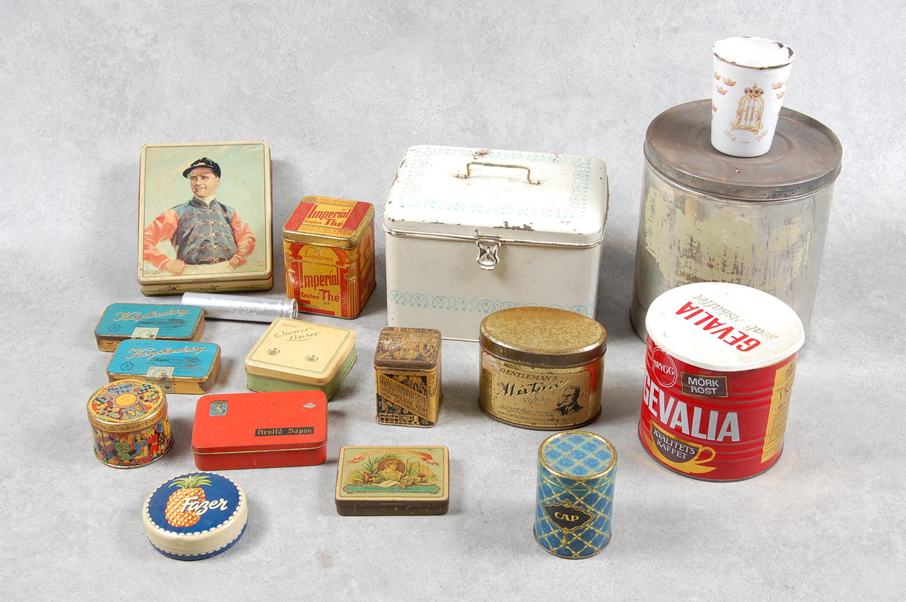 PLÅTBURKAR, 15 delar,1900-tal.