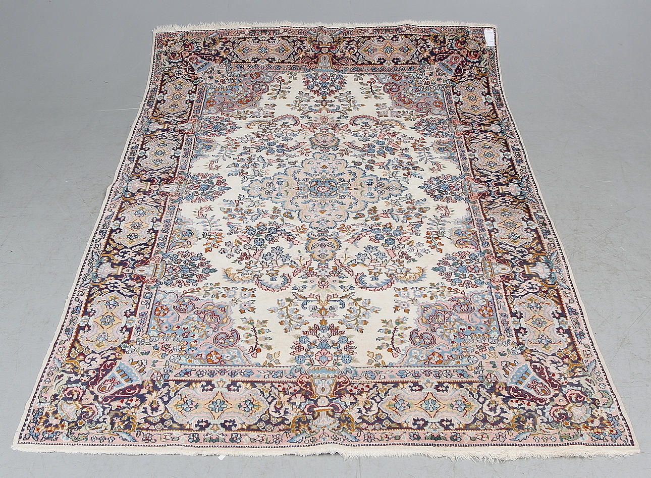 MATTA, semiantik, Kirman, ca. 213x153 cm.