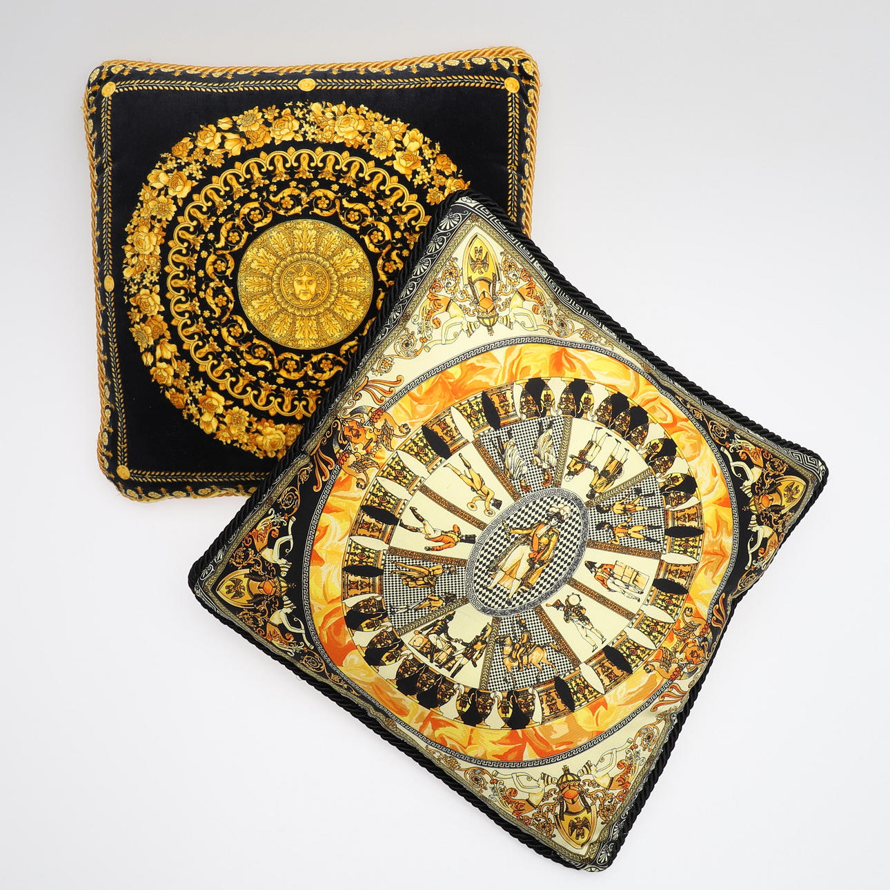 COJINES, DOS PIEZAS, VERSACE.