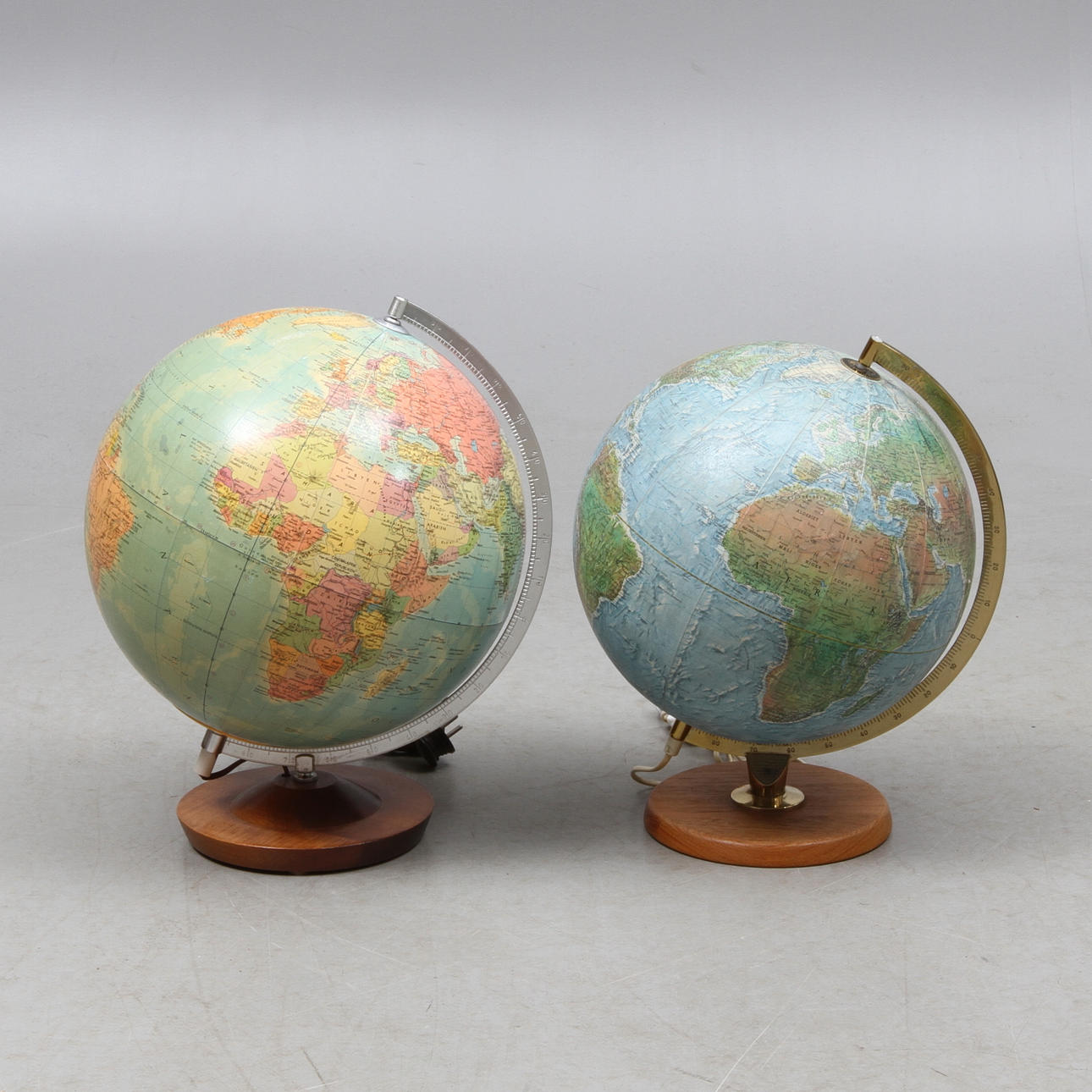 JORDGLOBAR, 2 st, 1900-tal.