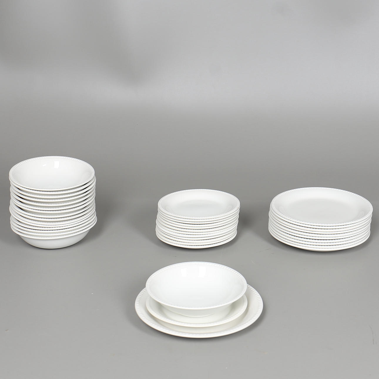 SERVISDELAR I PORSLIN. 39 delar. Gefle.