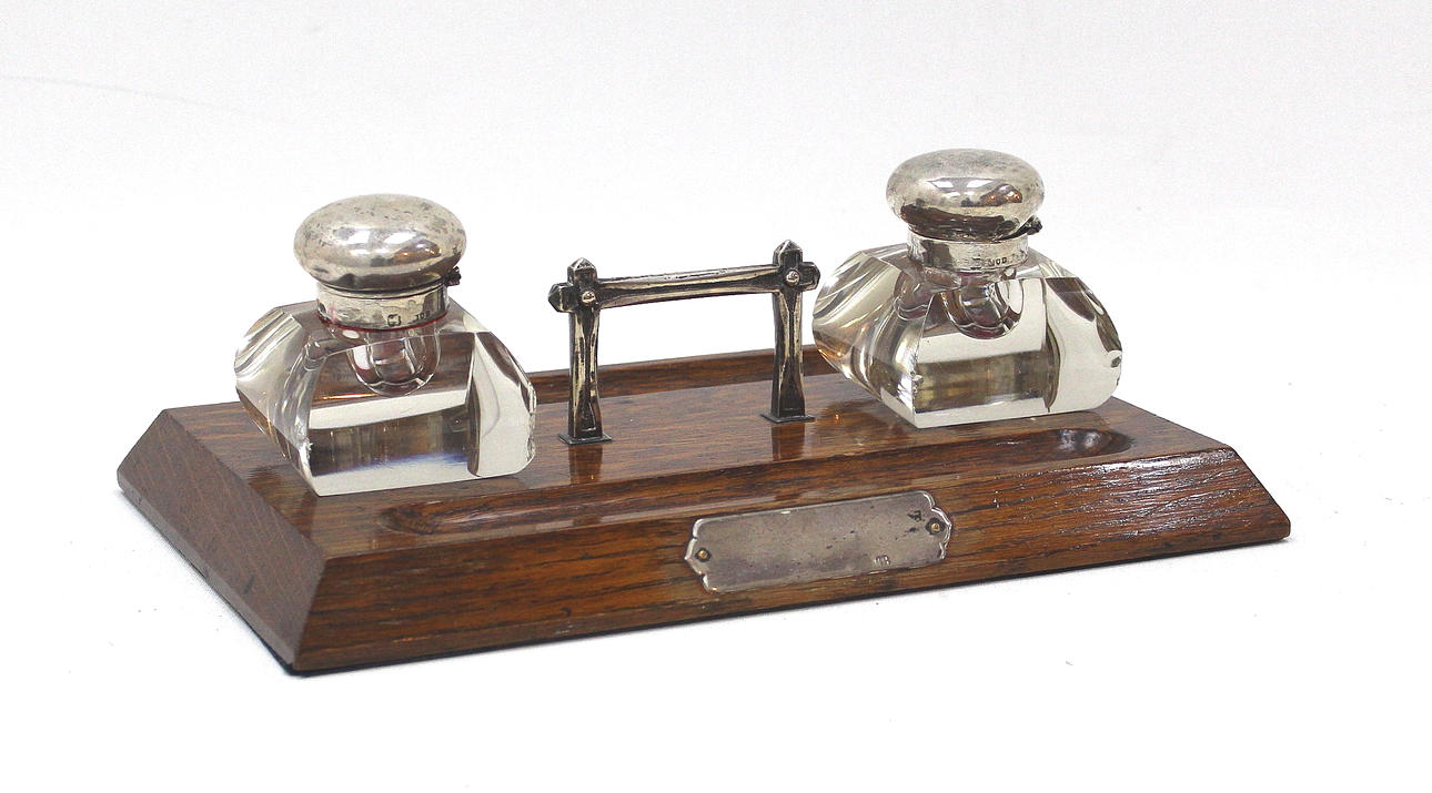 SKRIVSTÄLL silver, kristall och träbricka, 1896 Londonstämpel.