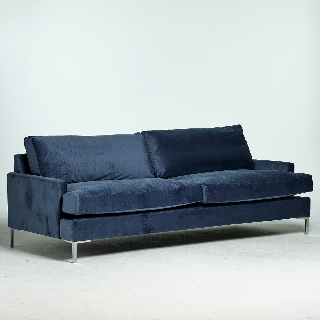 LAYERED, "Devon", Sofa, mit Samt in Midnight Blue bezogen, modern, Länge ca. 220 cm.