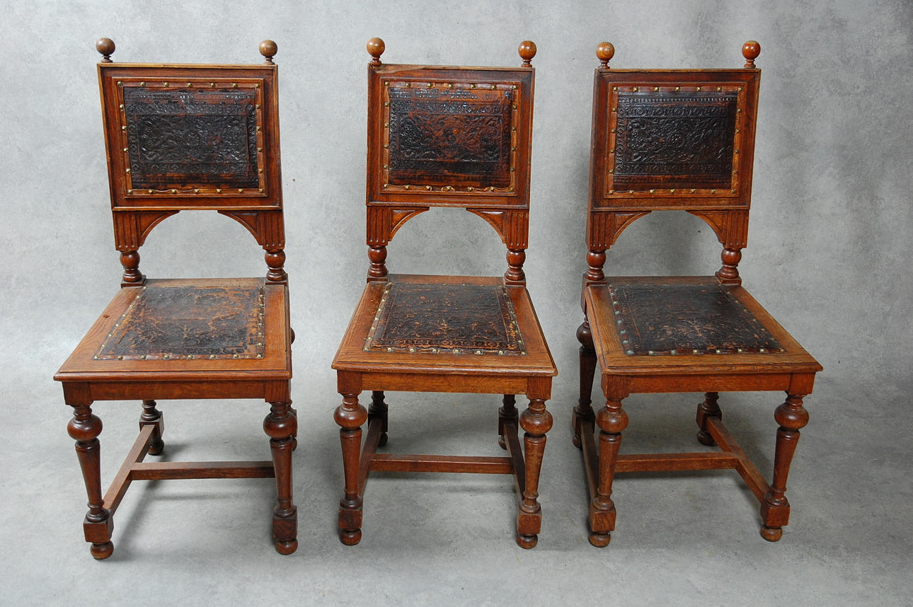 STOLAR, 3 st, 1800-tal, med präglat skinn, enligt uppgift proviniens Maltesholm Slott, Skåne.