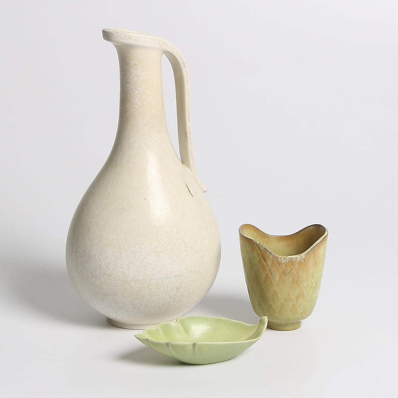 VASER samt SKÅL, 3 delar, stengods, Gunnar Nylund, Rörstrand. Gabrielle Citron-Tengborg, Gustavsberg. 1900-tal.